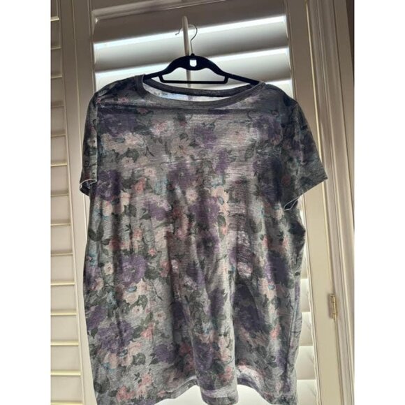 Torrid Womens Gray Floral Print Short Sleeve T-Shirt with Subtle Watercolor XXL - Picture 6 of 7
